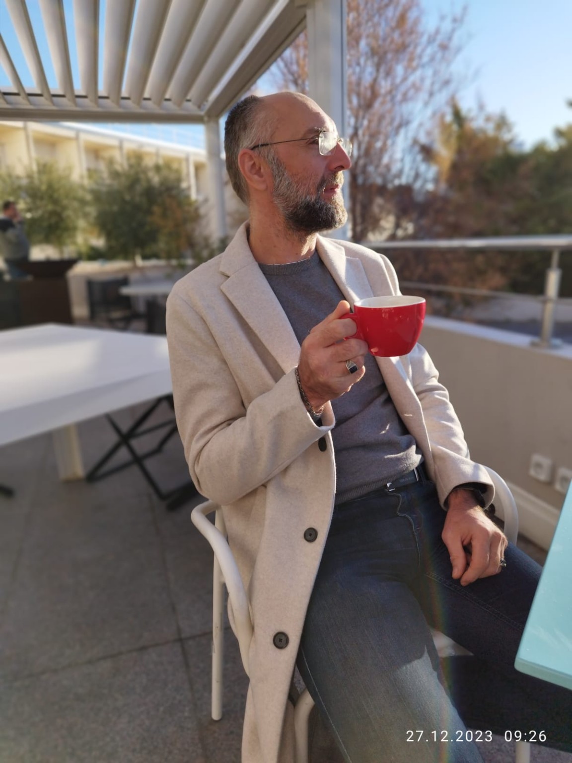 Nachdenklicher Beginn einer neuen Lebensphase